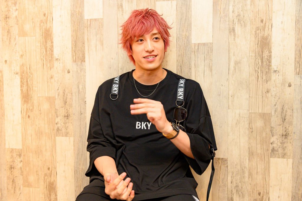 インタビュー】大ブレイク中のEXITがMCを務める、恋愛実験バラエティー  