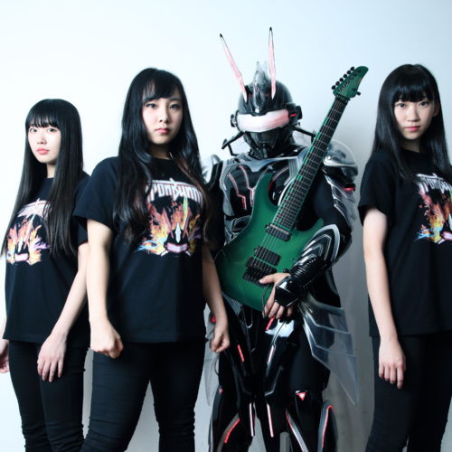 3人の女性ボーカルと未来から来たスーパーサイボーグギターヒーローから成る「IRONBUNNY」始動！歴史を超えたロックンロールドライブが走り出す。