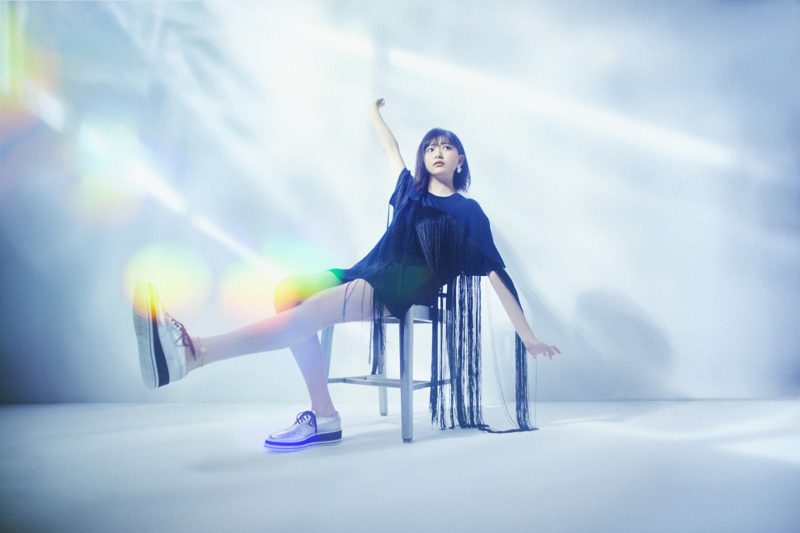 2nd EP『After Rain』をリリースした、最注目の次世代現役高校生シンガー・三阪咲インタビュー「みんなの顔、いつも見ています！」