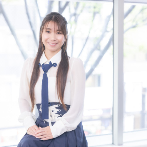 彩音が語る、ファンと歩んだ20年への感謝。人気楽曲のデジタル音源+CD風キーホルダーでいつもそばに